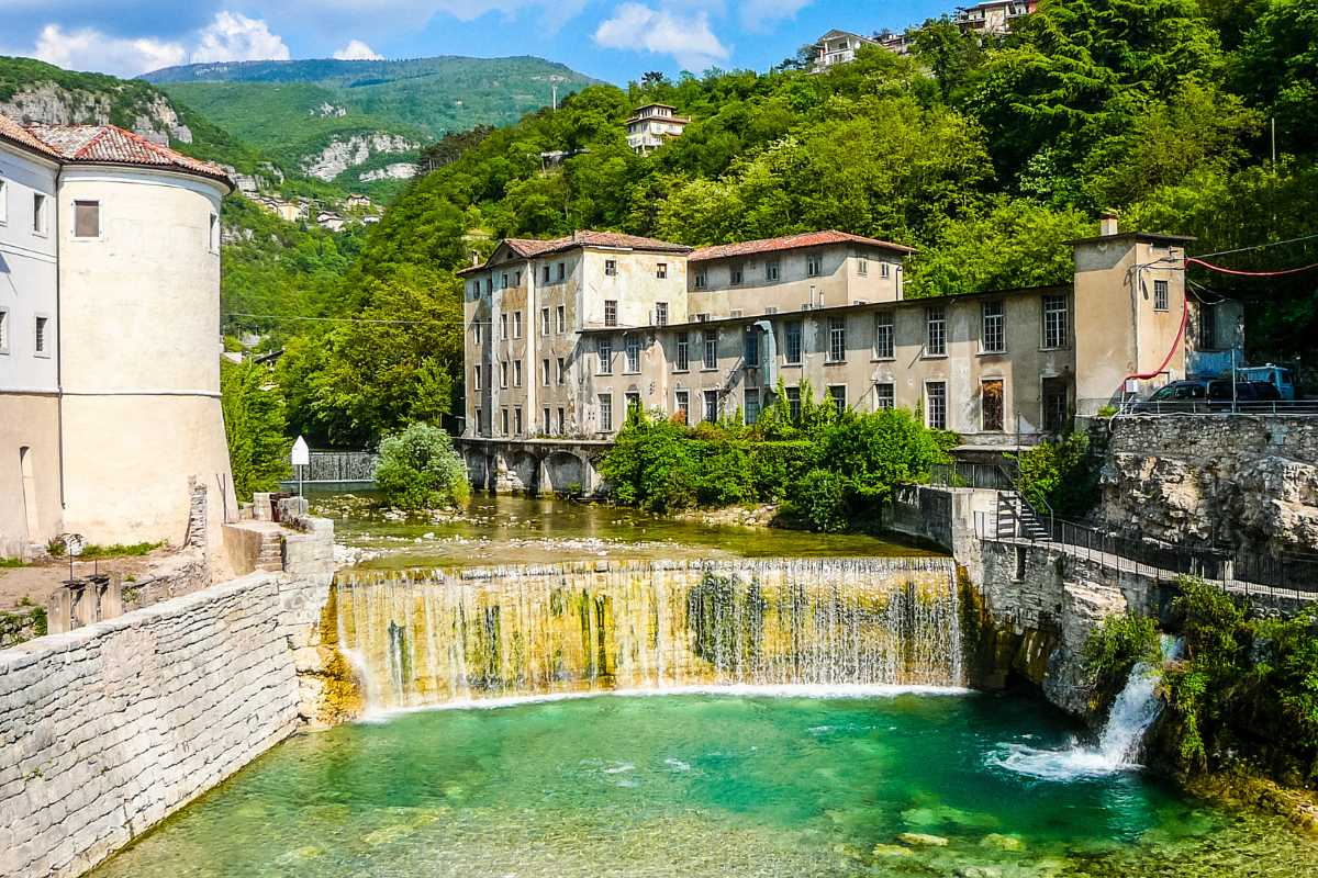 Panorama di Rovereto con il castello e il MART, includi Rovereto
