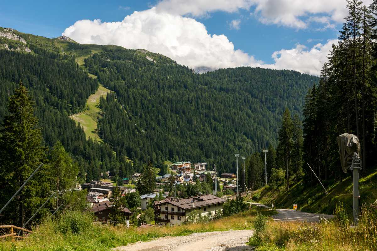 Vista panoramica dal Ristorante Chalet Fogajard a Madonna di Campiglio