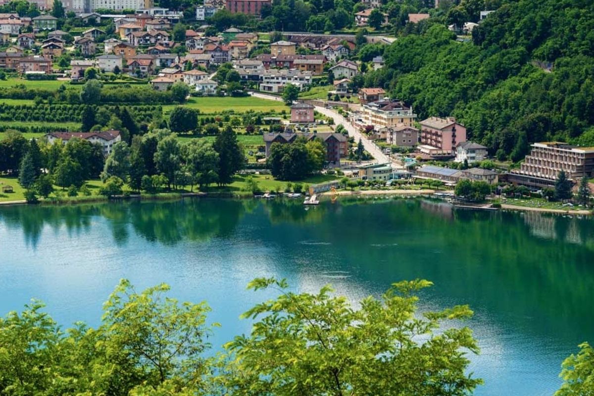 Interno delle Terme di Levico, mostrando le aree relax e trattamenti benessere