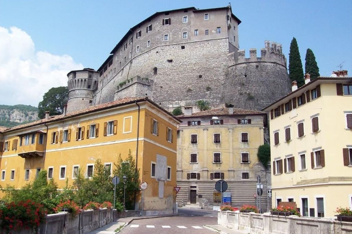 Vista panoramica su Rovereto con il MART e le colline circostanti