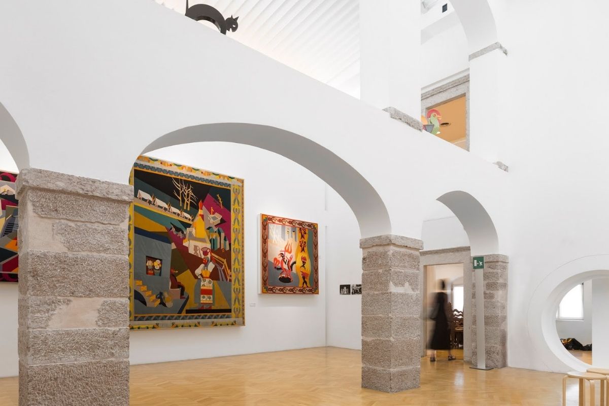 Interno del MART con opere d'arte contemporanea